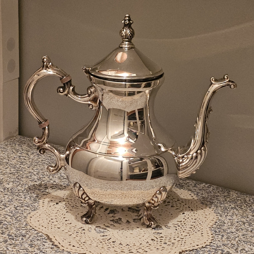 FB Rogers Vintage Silverplate Teapot